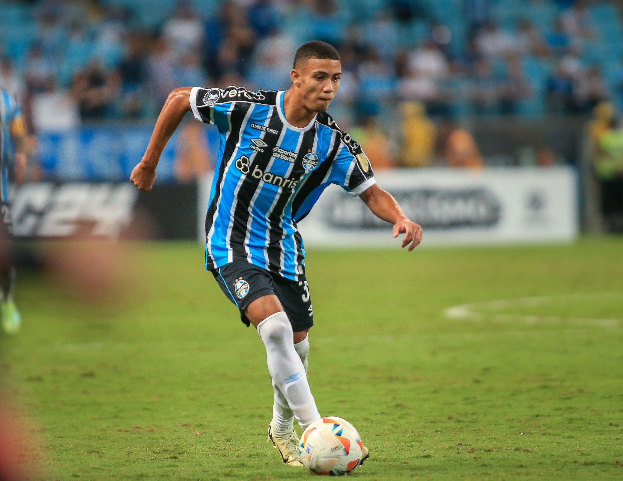 Manchester United sent a scout to watch Gremio star Gustavinho in action