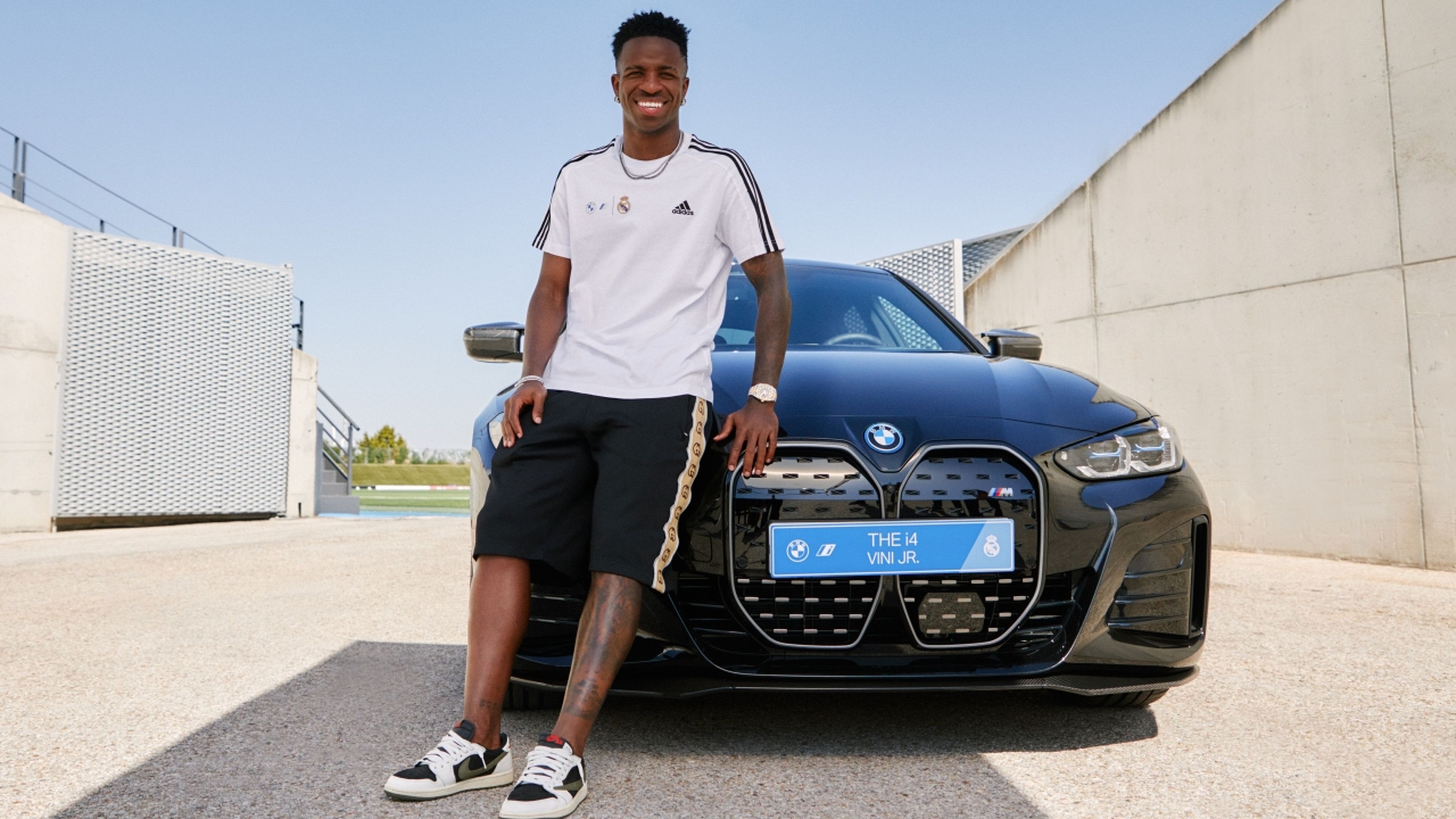 Los jugadores del Real Madrid ya presumen de nuevos coches: estos son sus  BMW