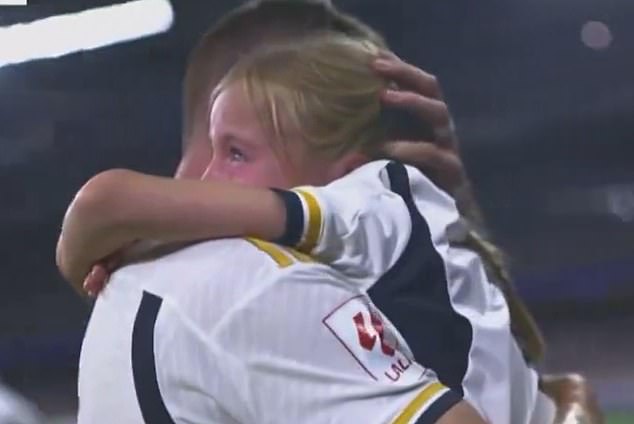 Kroos and his daughter burst into tears as he completed his final appearance in Spain