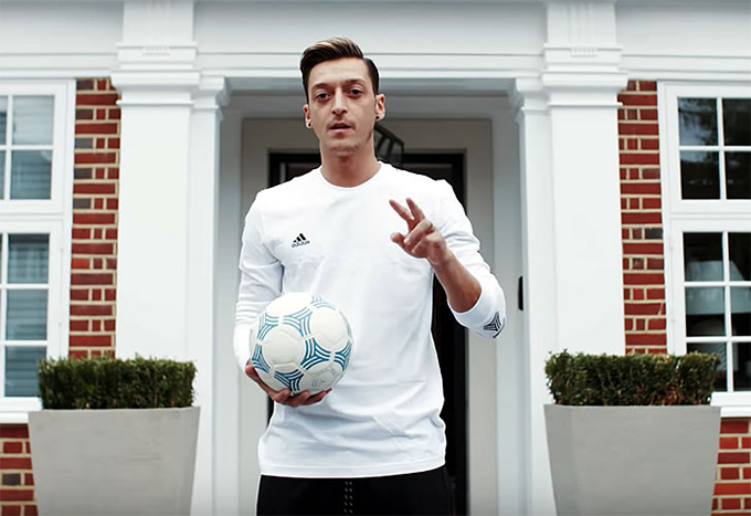 Mesut Ozil recently personally introduced his £10 million mansion in Hampstead, London. The 31-year-old midfielder moved to Arsenal from Real in a £42.5 million deal in 2013 but it was not until 2016 that he bought the mansion.